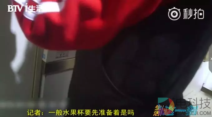 触目惊心!记者爆料网红饮品店:饮料比刷锅水还脏