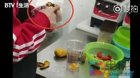 记者卧底网红饮品店，发现饮料比刷锅水还脏