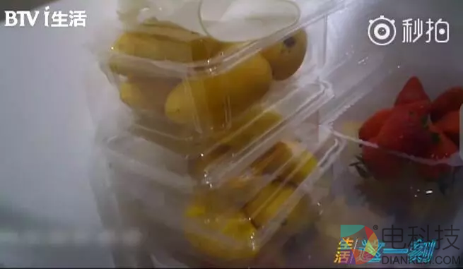 触目惊心!记者爆料网红饮品店:饮料比刷锅水还脏