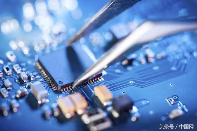 中国亮剑了！美韩三家芯片巨头遭反垄断调查，或面临80亿美元罚金