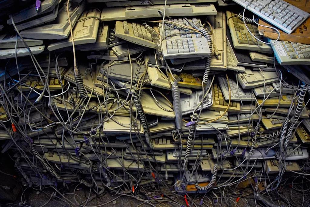 二手手机卖得比新机贵，员工私下挣外快，爱回收怎么了？