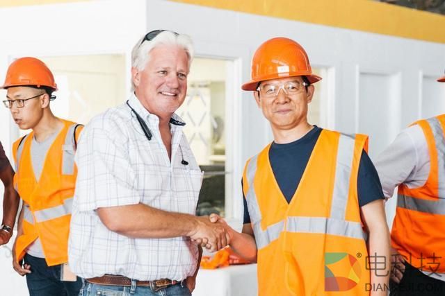 FF汉福德工厂再获美政府许可 贾跃亭陪同当地官员考察