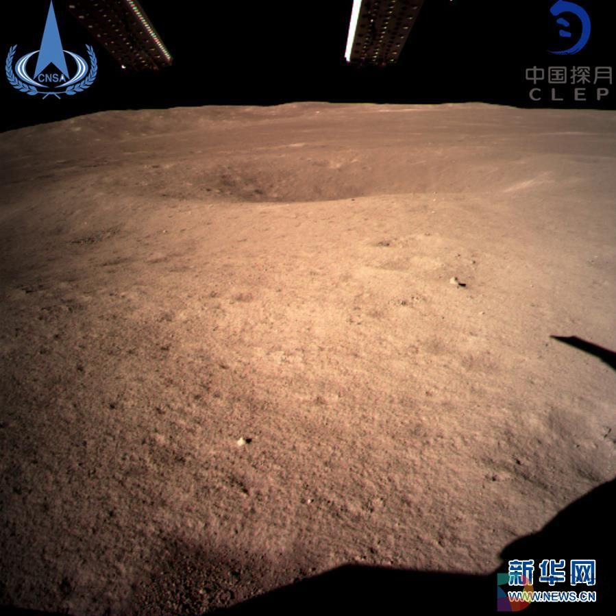 嫦娥四号探测器传回世界首张近距离拍摄的月背影像图像