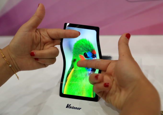 柔性折叠屏手机产品已经到来，但市场真正爆发最早也是在明年