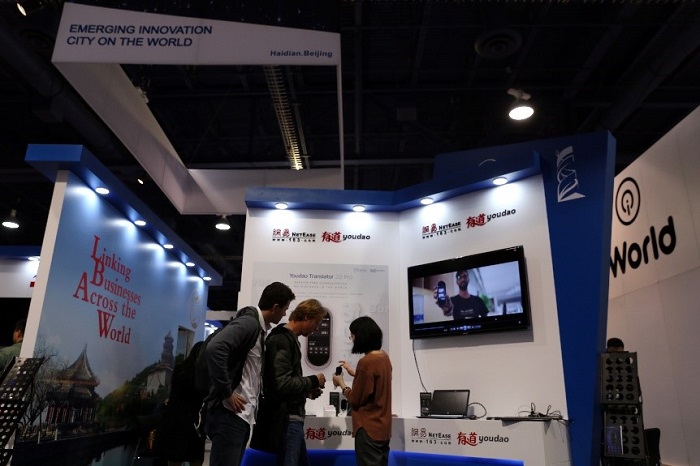 有道翻译王亮相拉斯维加斯CES2019  国外参展嘉宾直呼“很惊艳”