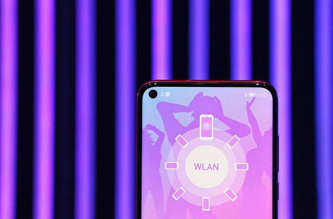 TCL展示其手机屏幕研发硬实力