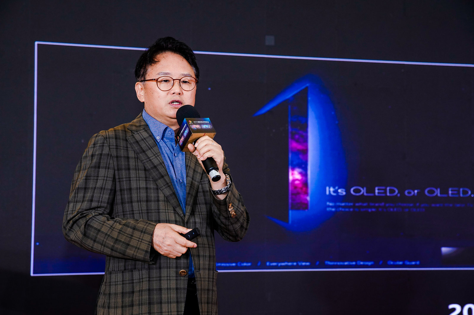 OLED抢占UDE 2019“C”位，为显示行业带来新机遇