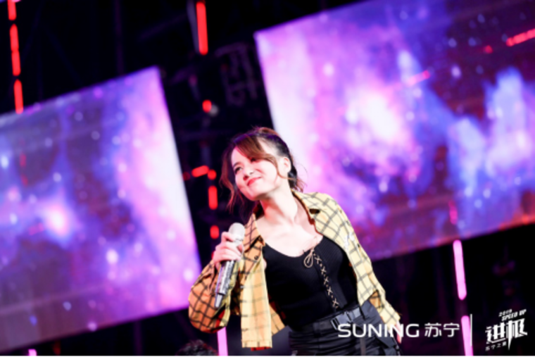 【0905晚会节目主通稿】&ldquo;零售业春晚&rdquo;点亮苏宁总部  张近东与25万人燃情狂欢(3)839.png