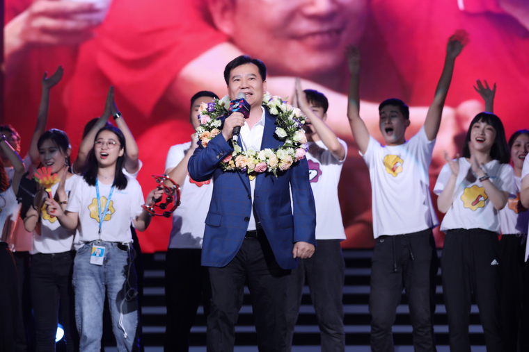  苏宁之夏“进极”狂欢夜，张近东靠这首歌征服全场