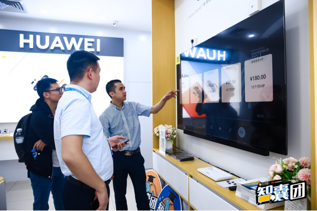 苏宁售出全国首台华为智慧屏