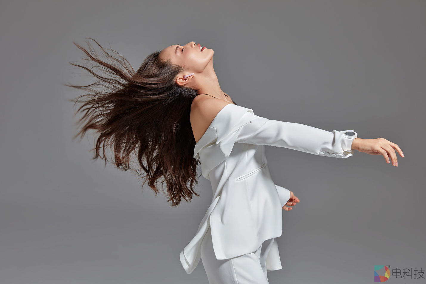 耳机也是翻译机,出门问问发布支持19国语言翻译的TicPods 2真无线耳机