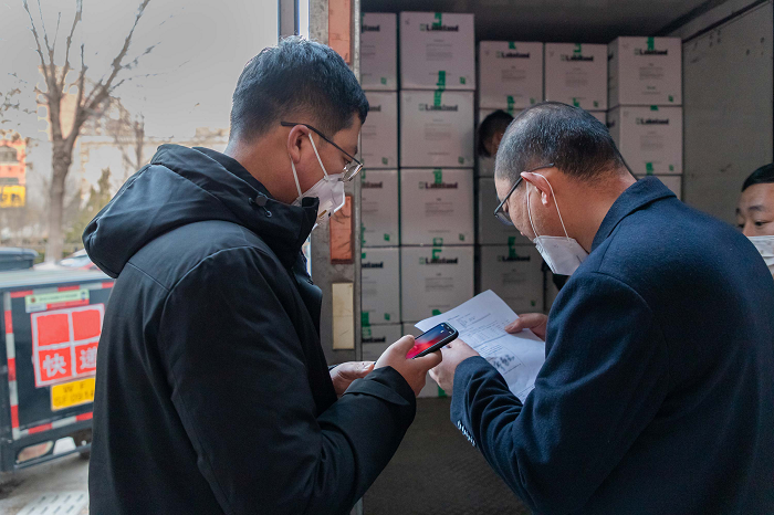 河北省工信厅“紧急求援” 拼多多驰援10000套医用防护服