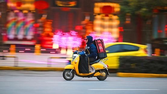 全面进军外卖领域叫板美团？不是！顺丰低调回应称只是内部服务