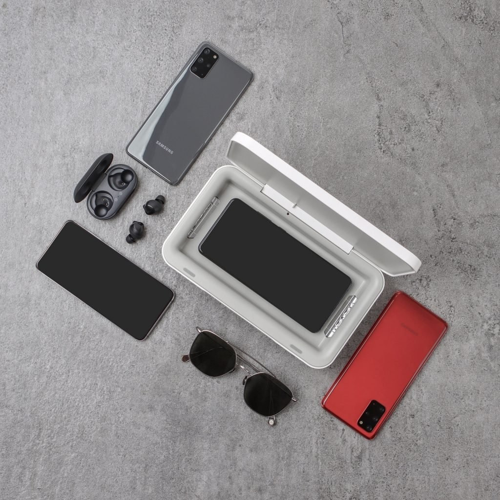  三星推出了一款手机消毒器，杀菌之余还能充电