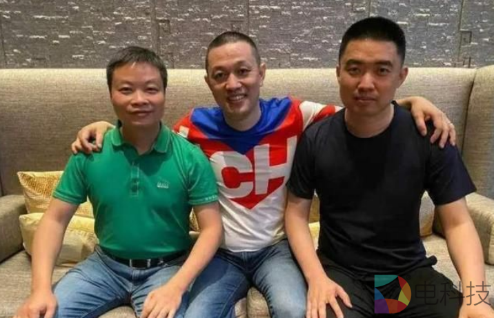 何小鹏李想李斌