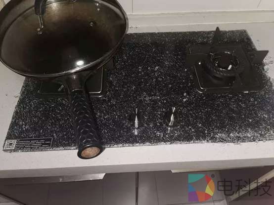美的燃气灶使用4天就自爆，消费者要求正式调查并出具结果