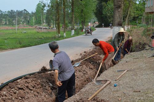 农村基建100年回不了本？终于明白其重要作用，农村户口恭喜了