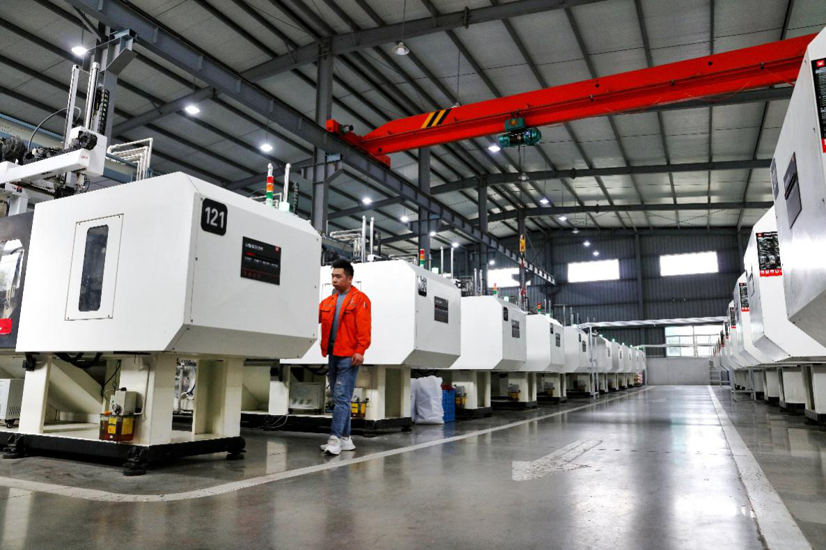 海外订单大量回巢，中国出口逆势火爆，就连82年的集装箱都用上了 (4).png