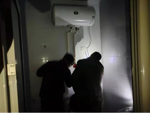  海尔智家为河北一隔离点通宵安装137台热水器