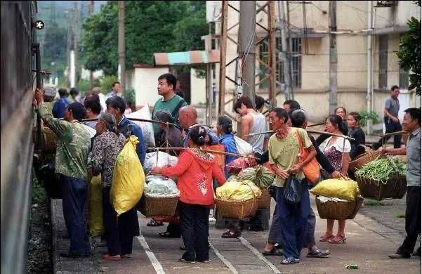 农产品上行助力中国脱贫攻坚战,中国电商平台让海外学者另眼相看