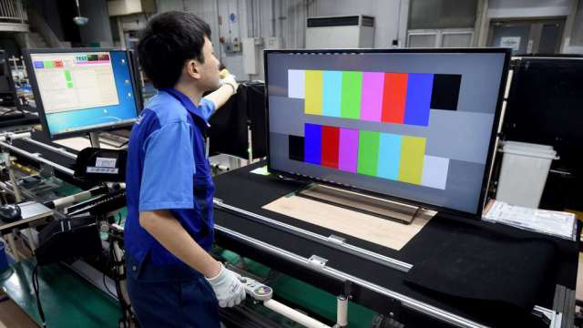  面板价格最快年底停止下跌，电视品牌纷纷抢占手机和光伏新赛道