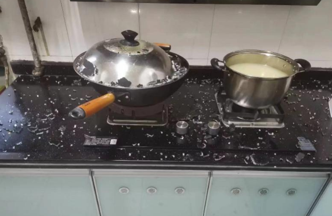 百得抽油烟机玻璃面板一个月内爆两次，涉事企业为华帝子公司