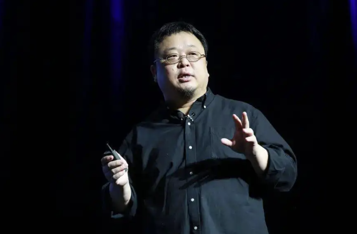  罗永浩AR创业公司完成天使轮，融资后公司估值约2亿美元