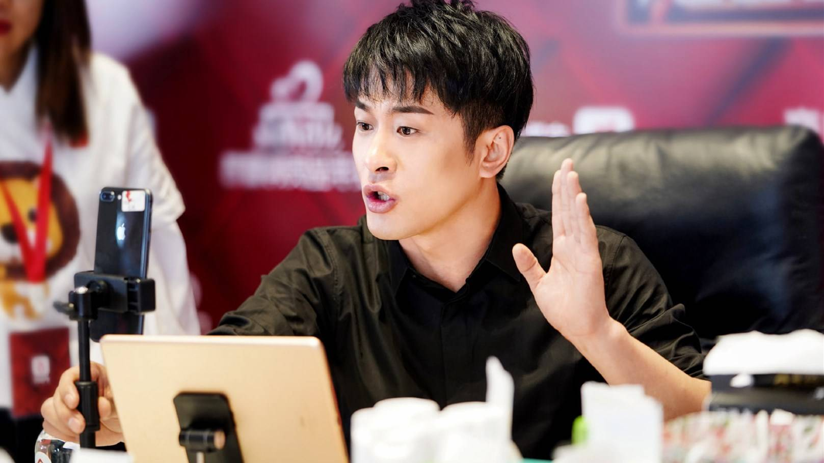  快手内容低俗屡禁不止，辛巴呼吁严查被封直播间