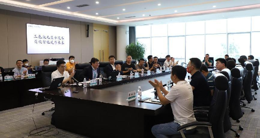 Vidda攒局 三色激光阵营扩圈 智能投影进入高画质时代