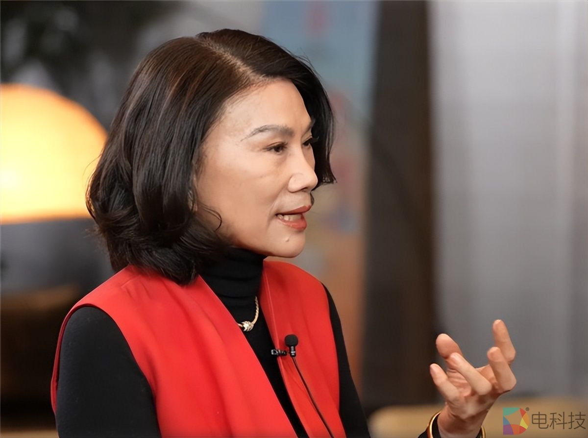 格力跌出世界500强，董明珠回应称：比坑蒙国家社会的所谓首富强