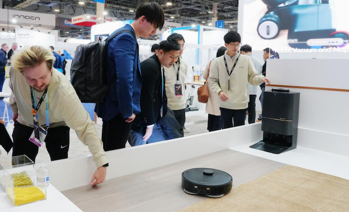  追觅扫地机器人X30 Ultra亮相CES 2024，或引领自清洁革命