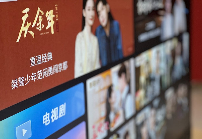  热门影视综集结大屏，虹魔方借助AI让电视更好看