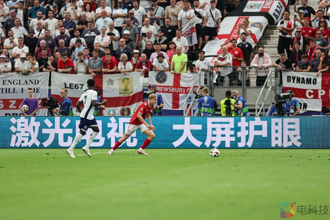 硬控全球球迷2分钟！这个中国黑科技，成了欧洲杯最大显眼包