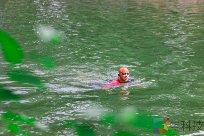 跑步5公里、游泳1小时 张朝阳积极备战“跨海行动”称“要恢复肌肉记忆”