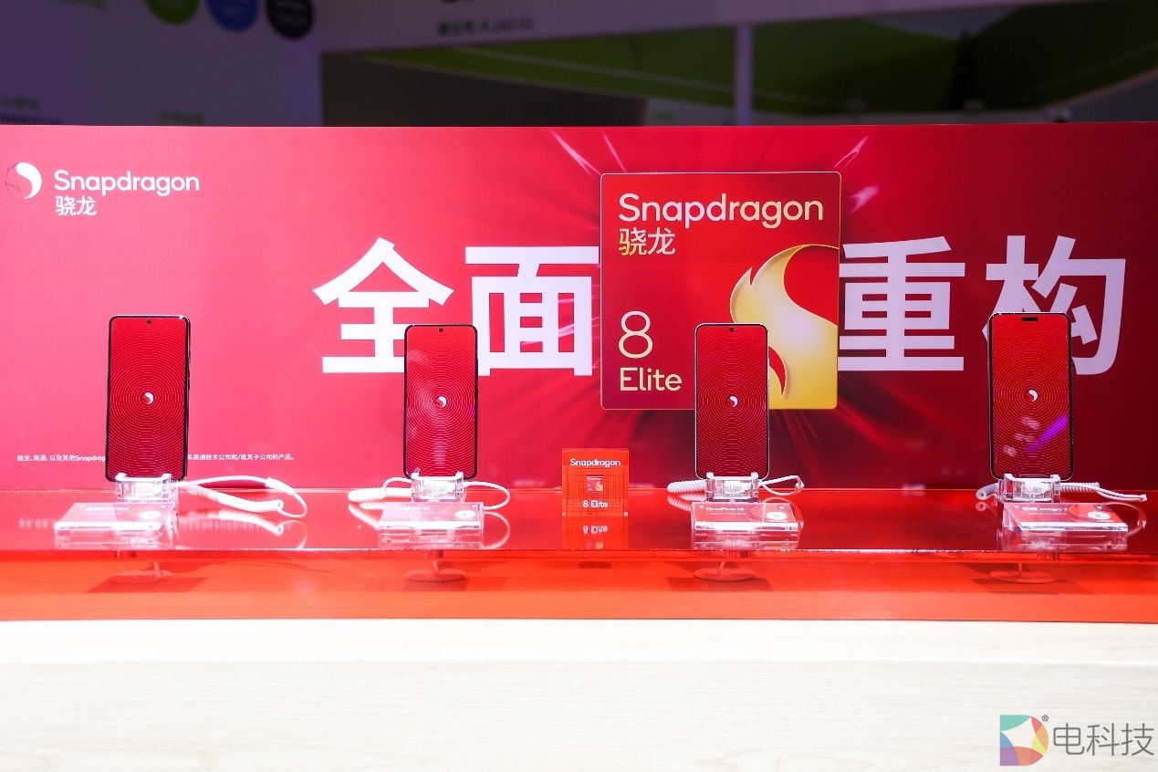 A display of cell phones on a table

Description automatically generated