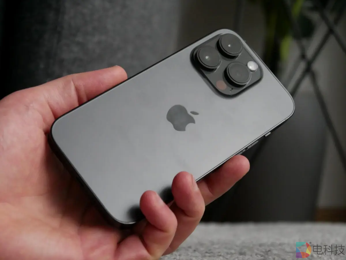 关税问题再度发酵，苹果旗舰iPhone或涨价2000元，毛利将暴跌7%