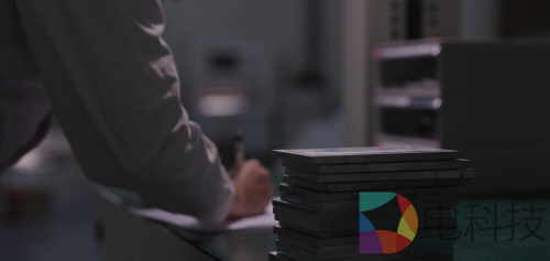 华为 Mate 70 Pro+ 高亮钛