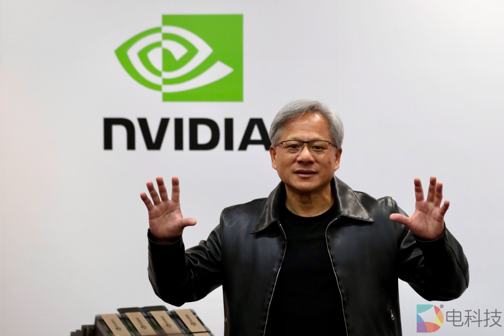 黄仁勋：美对华芯片限制，相当于给华为让路，催生AI版一带一路