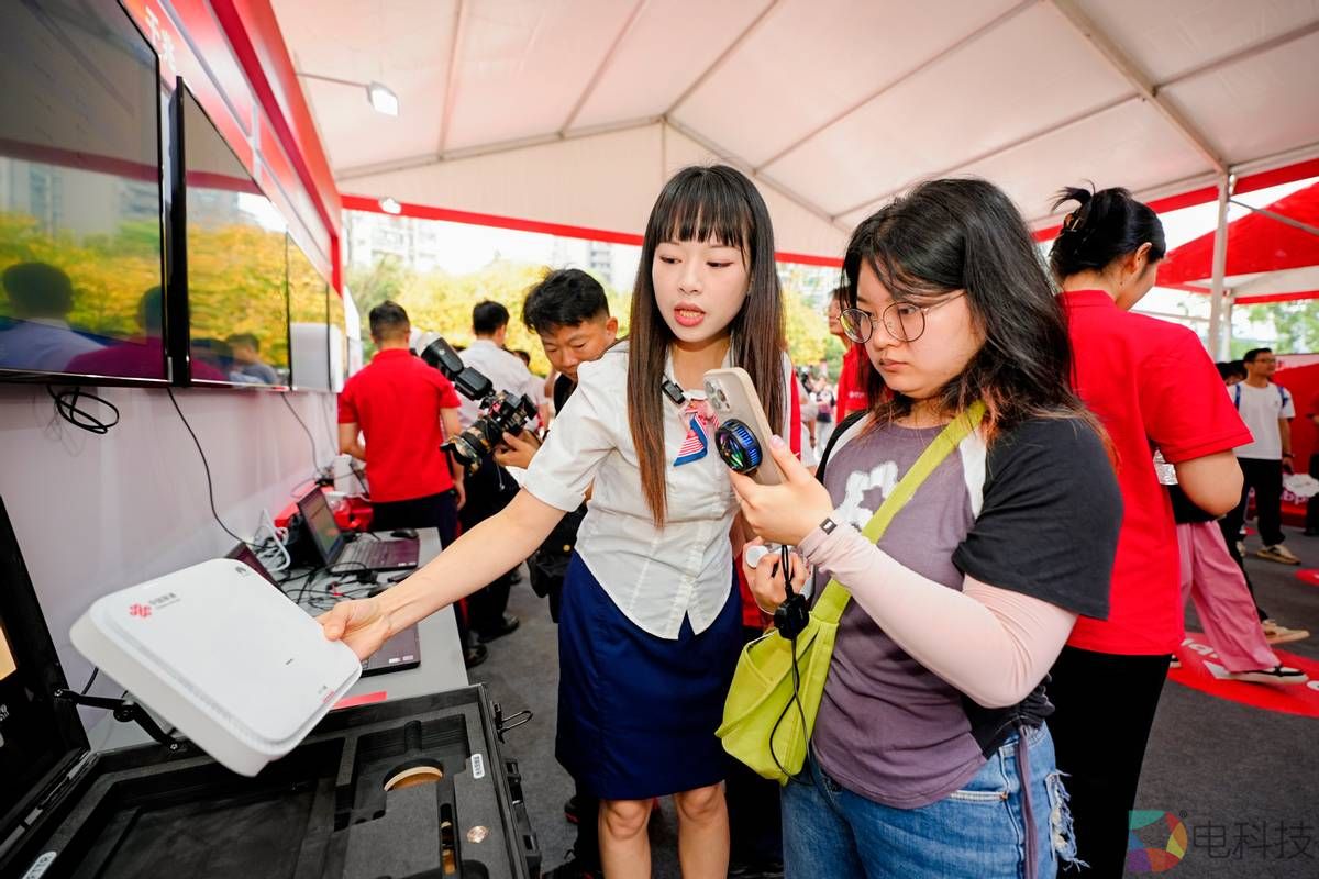 万兆点亮 向新而行 | 四川联通举办“万兆点亮”线下体验会，启航万兆智慧新生活