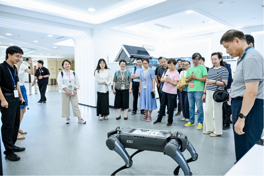 气象巡检“新哨兵”！视源股份四足机器人亮相首届气象经济博览会