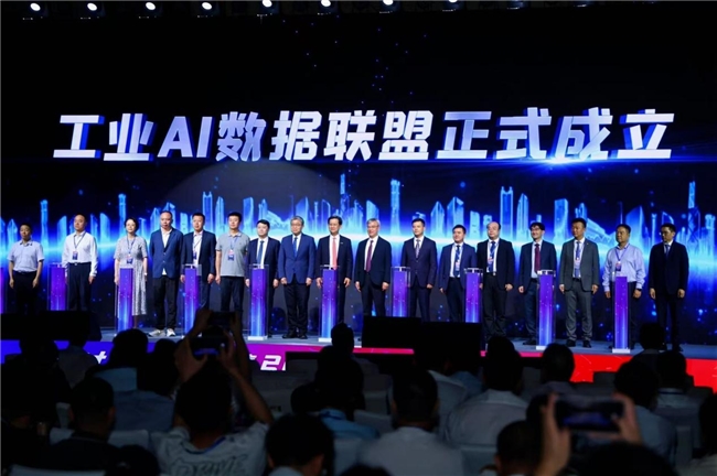 工业智能化新篇章：中控技术发布全球首个流程工业可信大模型TPT 2