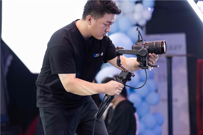 佳能&ldquo;佳直播&rdquo;携手时拍传媒，开启明星感团播时代