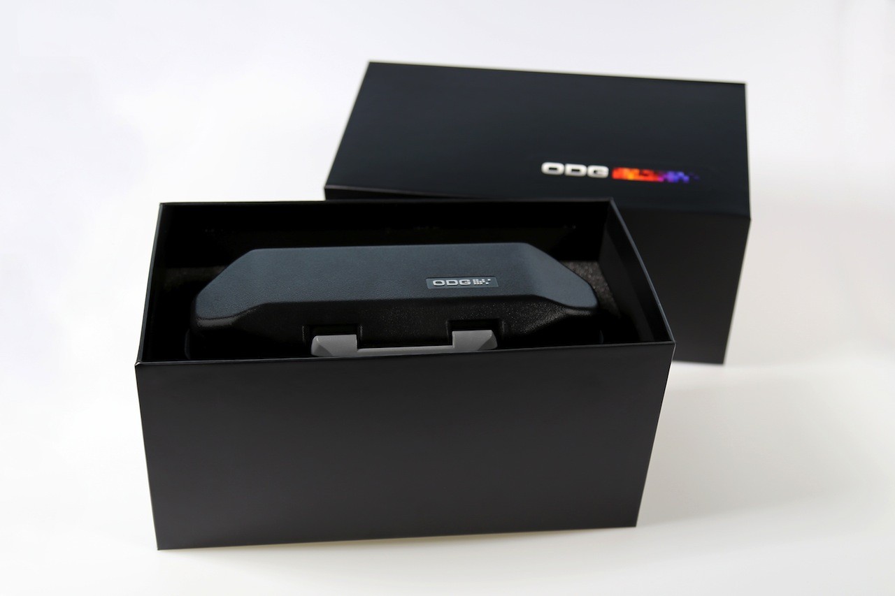 R6-Packaging-Open-1280x853