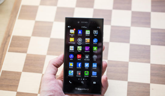 中低端手机黑莓Leap上手：纠结的全触屏