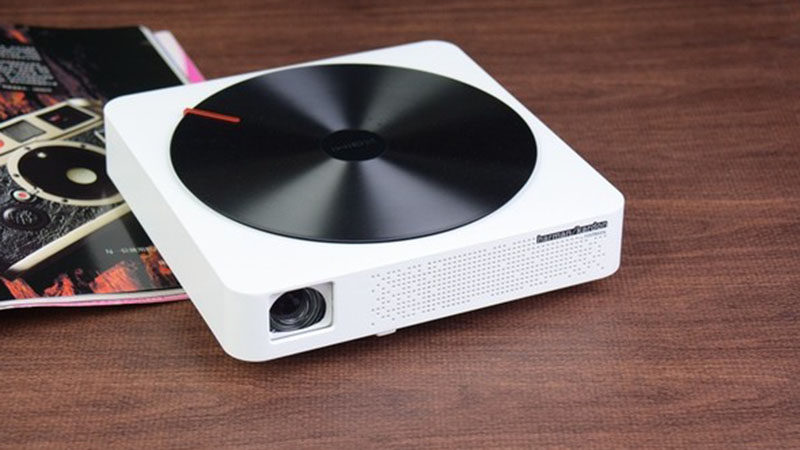 极米Z4X评测:能打造大屏家庭娱乐中心的轻量级“黑胶唱机”