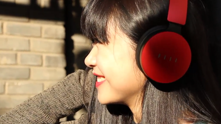 电三道四特别篇：小林依晨趣评汪峰FIIL耳机