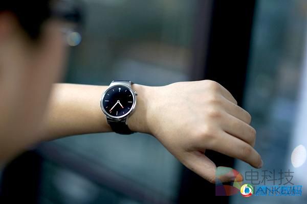 华为手表评测：续航表现突出 系统仍需完善