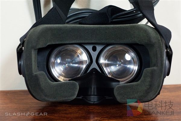 全球最贵VR！HTC Vive开箱：做工精湛