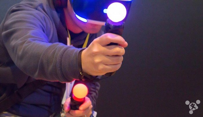 索尼PS VR体验：佩戴舒适、手柄烂