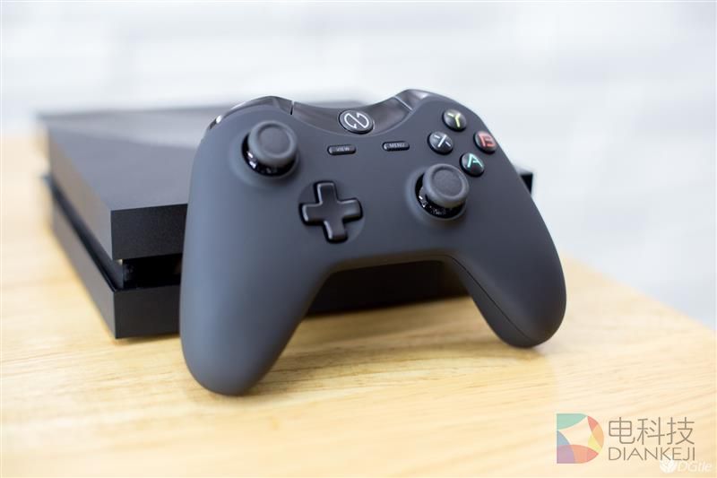 第一款国产主机！战斧F1游戏机体验：太嫩